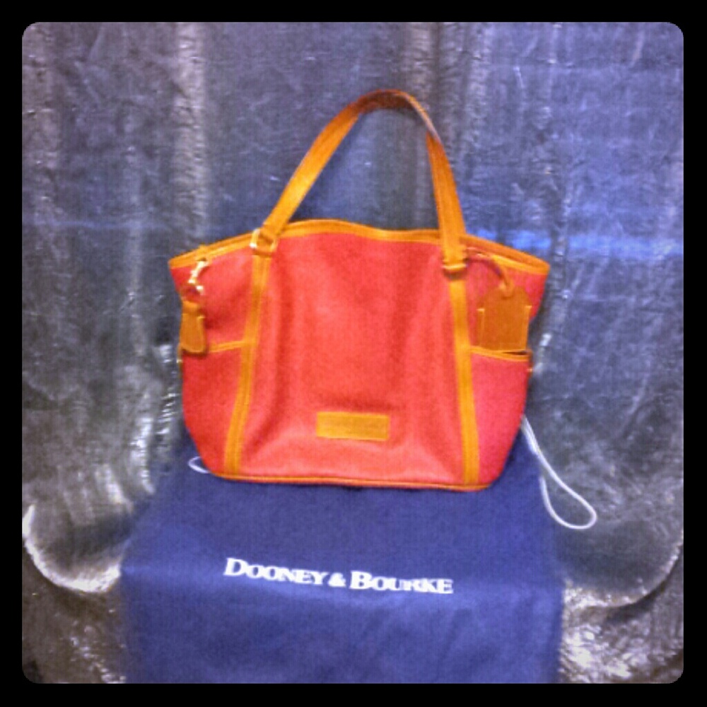 Beautiful large Dooney & Bourke tote bag.